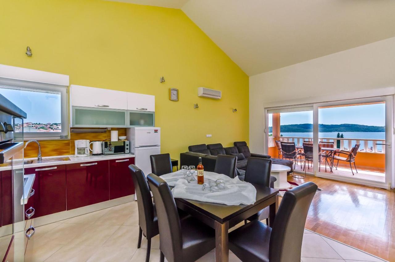 Apartments Melita Trogir Exterior photo