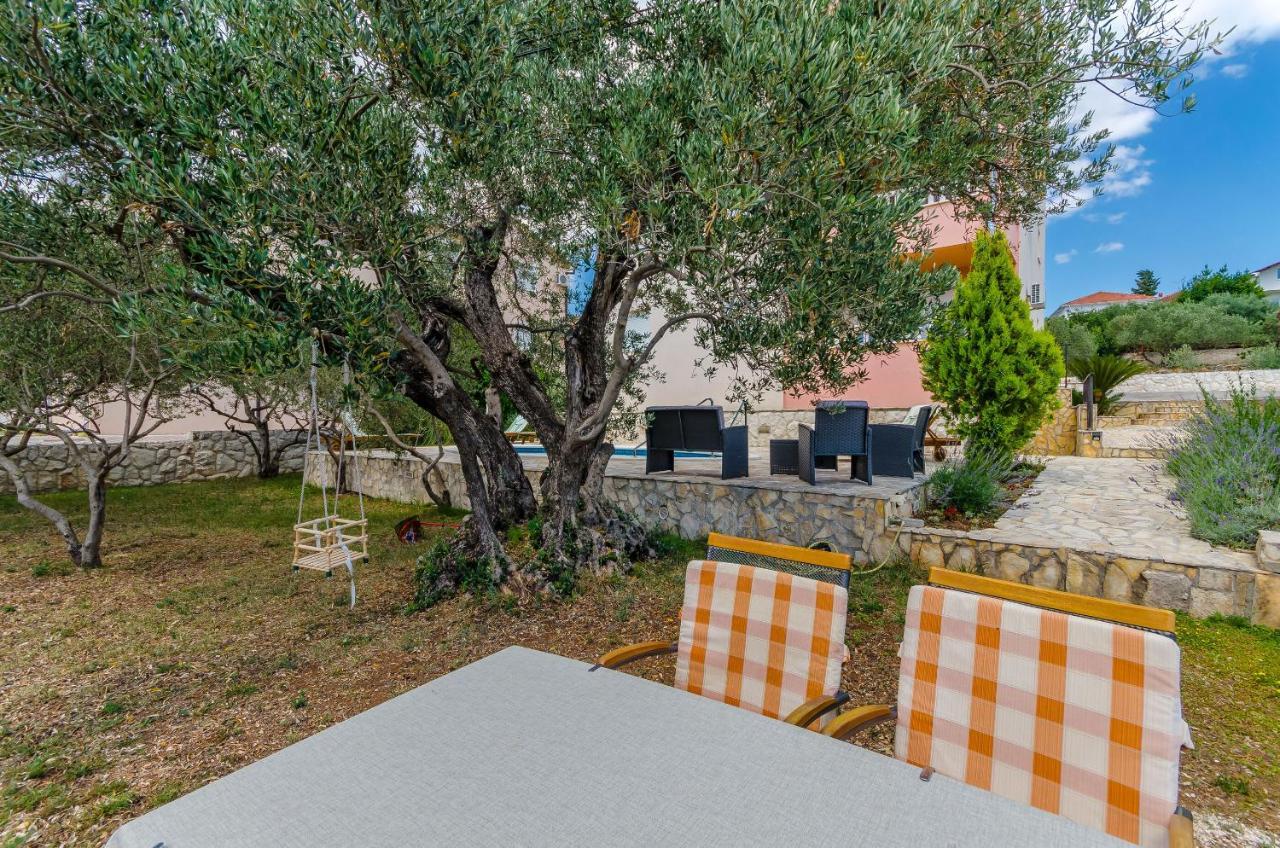 Apartments Melita Trogir Exterior photo