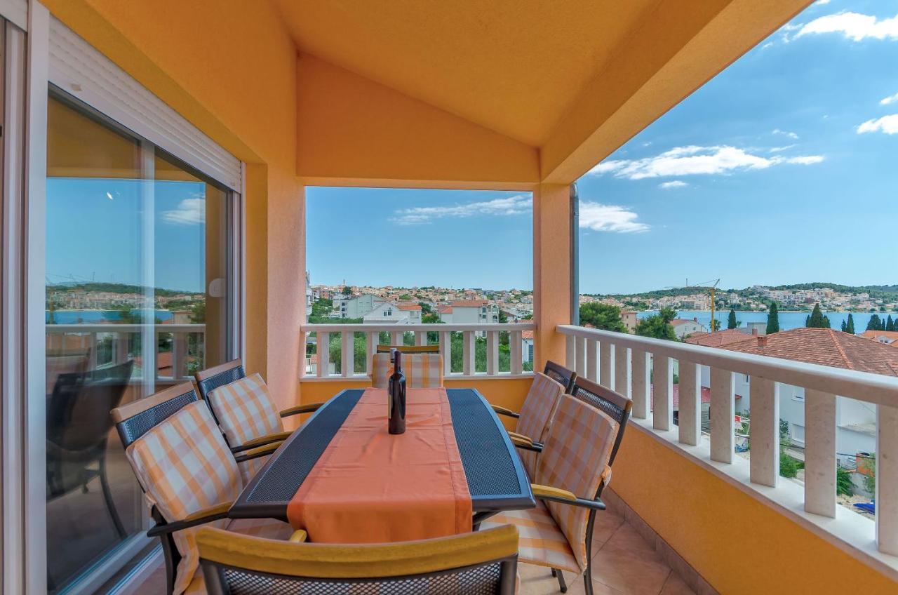 Apartments Melita Trogir Exterior photo