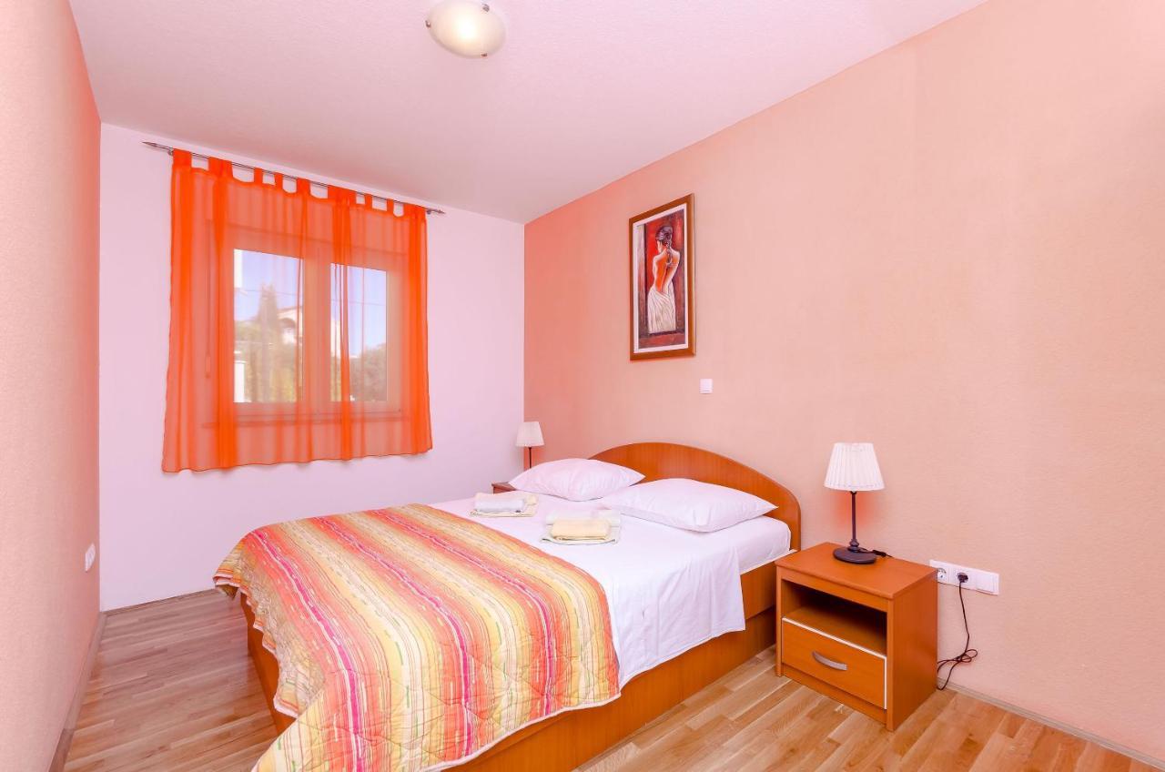 Apartments Melita Trogir Exterior photo