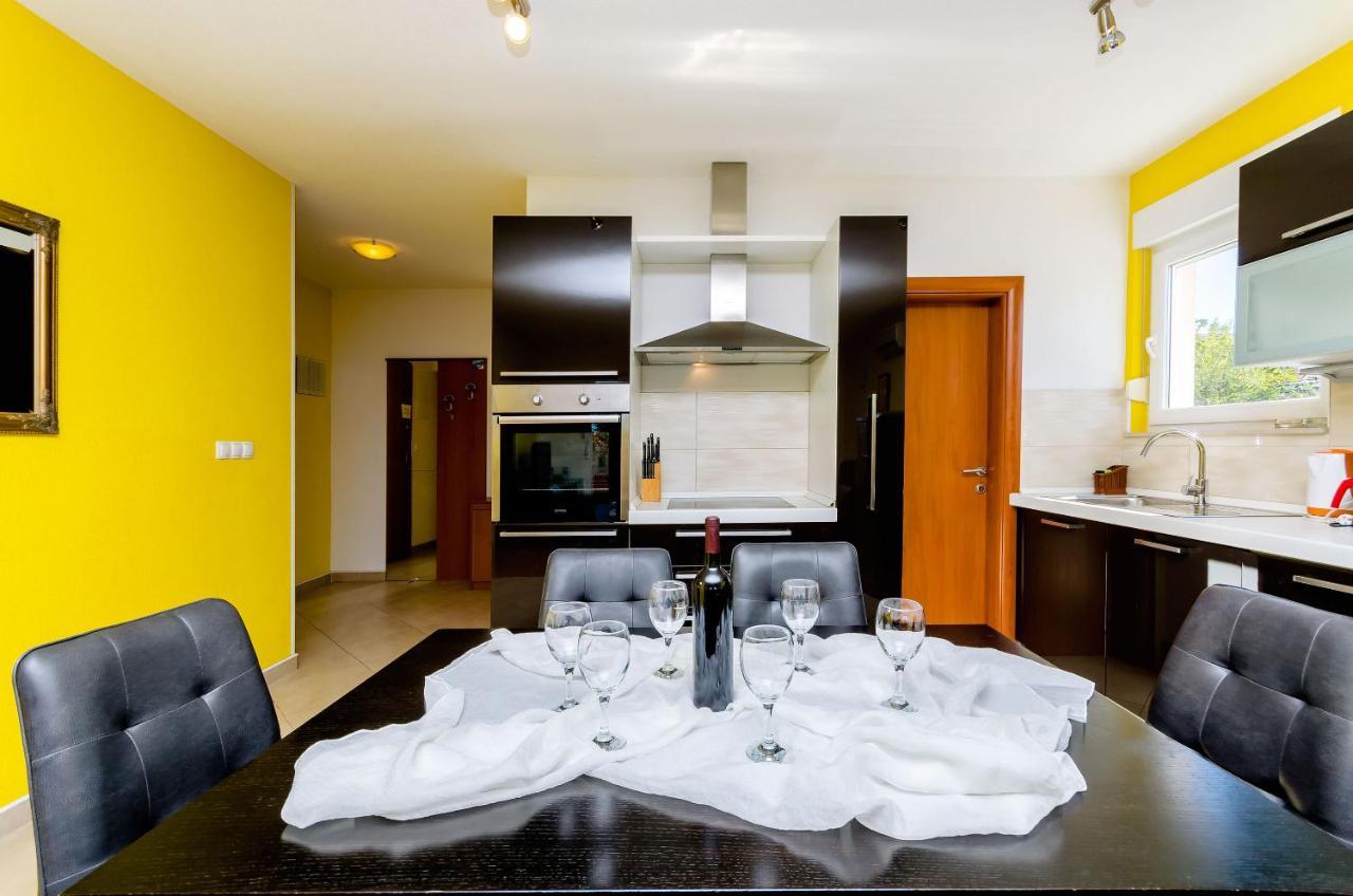 Apartments Melita Trogir Exterior photo